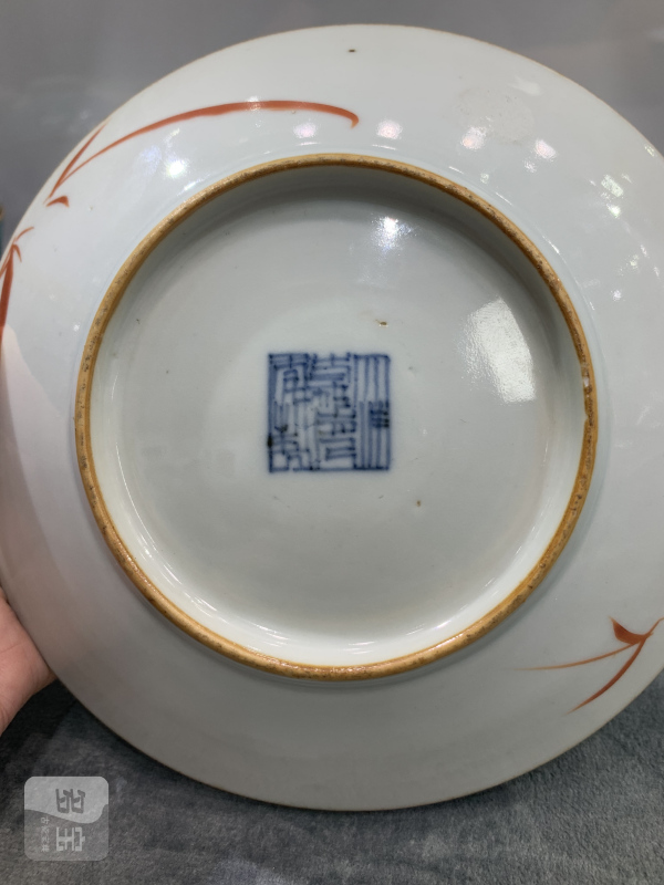 清乾隆粉彩仿石纹釉墨彩诗文盘 - 图5